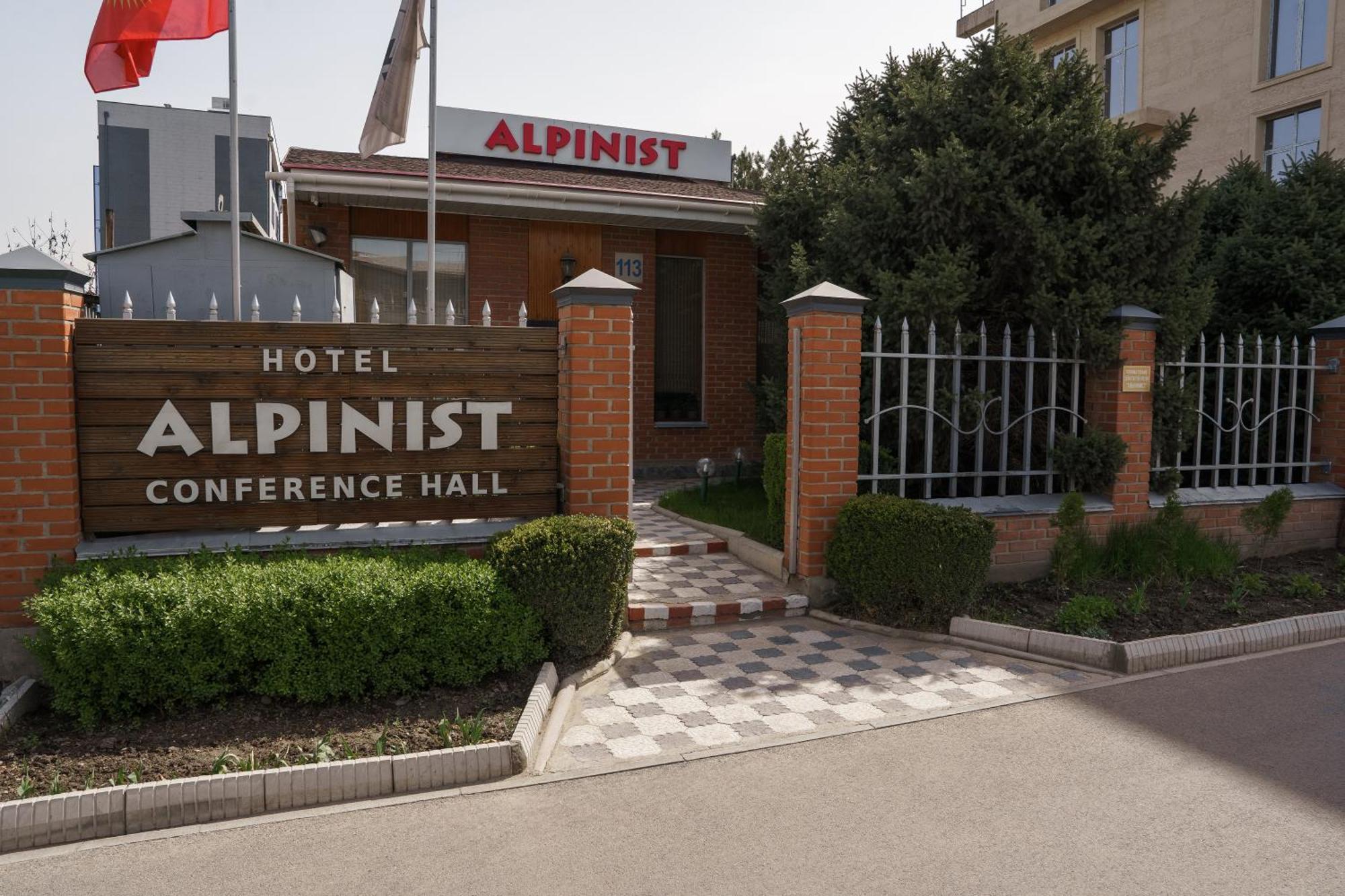 Alpinist Hotel Bisjkek Eksteriør bilde