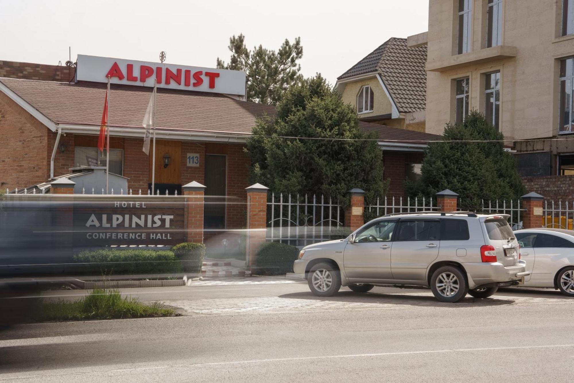 Alpinist Hotel Bisjkek Eksteriør bilde